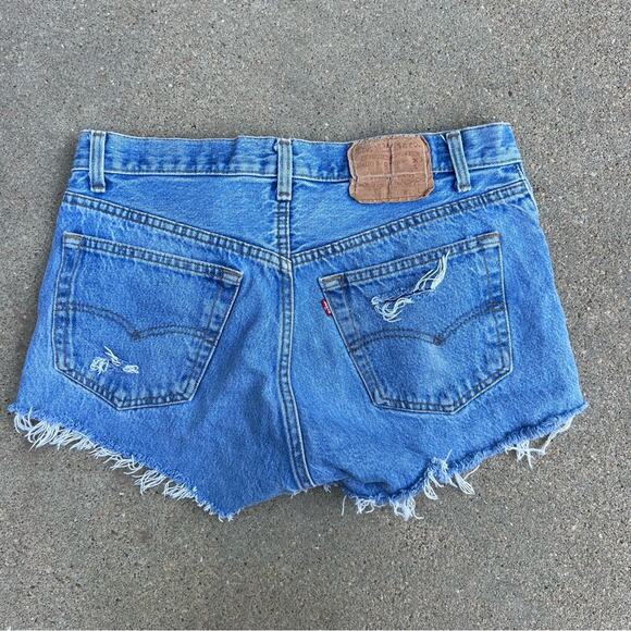 Vintage 80s Levi’s 501 button fly festival cut off frayed distress jeans shorts - Picture 4 of 7